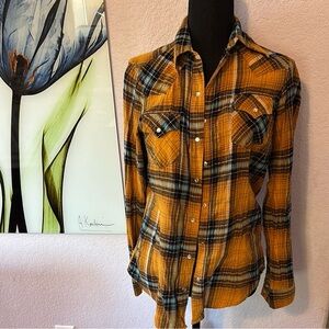 Wrangler women’s shirt size small